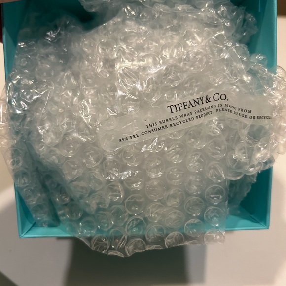 TIFFANY & CO CRYSTAL ORNAMENT CLEAR WITH FROSTED BOTTOM BRAND NEW WITH BOX - Picture 7 of 9